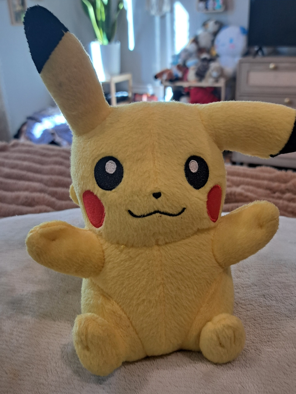 Pokémon Pikachu 8” Plush Tomy Nintendo